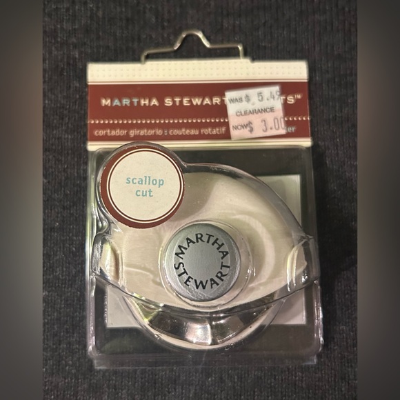 Martha Stewart Crafts Lot: Farm Barn Corner Paper Punch, 2 Rotary Blade Cutters - Picture 7 of 8